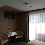 فندق مبيت وإفطار Haus Bergkranz ليرموس