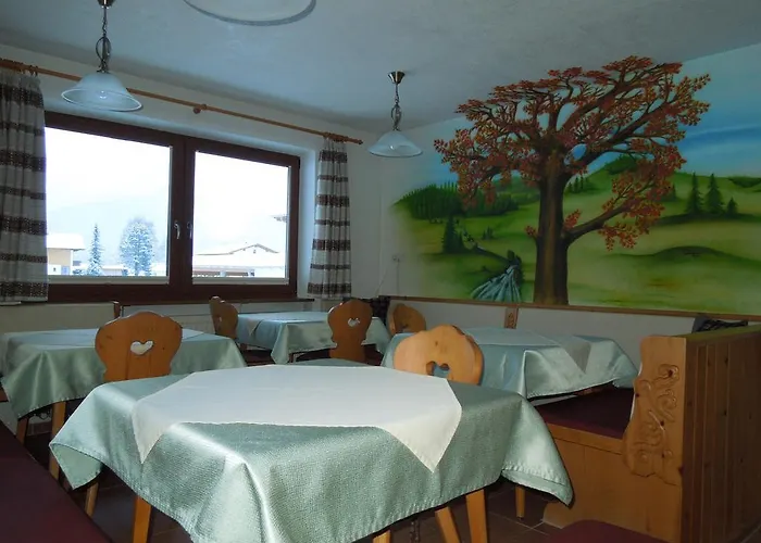 לינה וארוחת בוקר Haus Bergkranz 3*