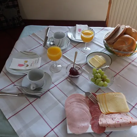 Haus Bergkranz Oda ve Kahvaltı 3*